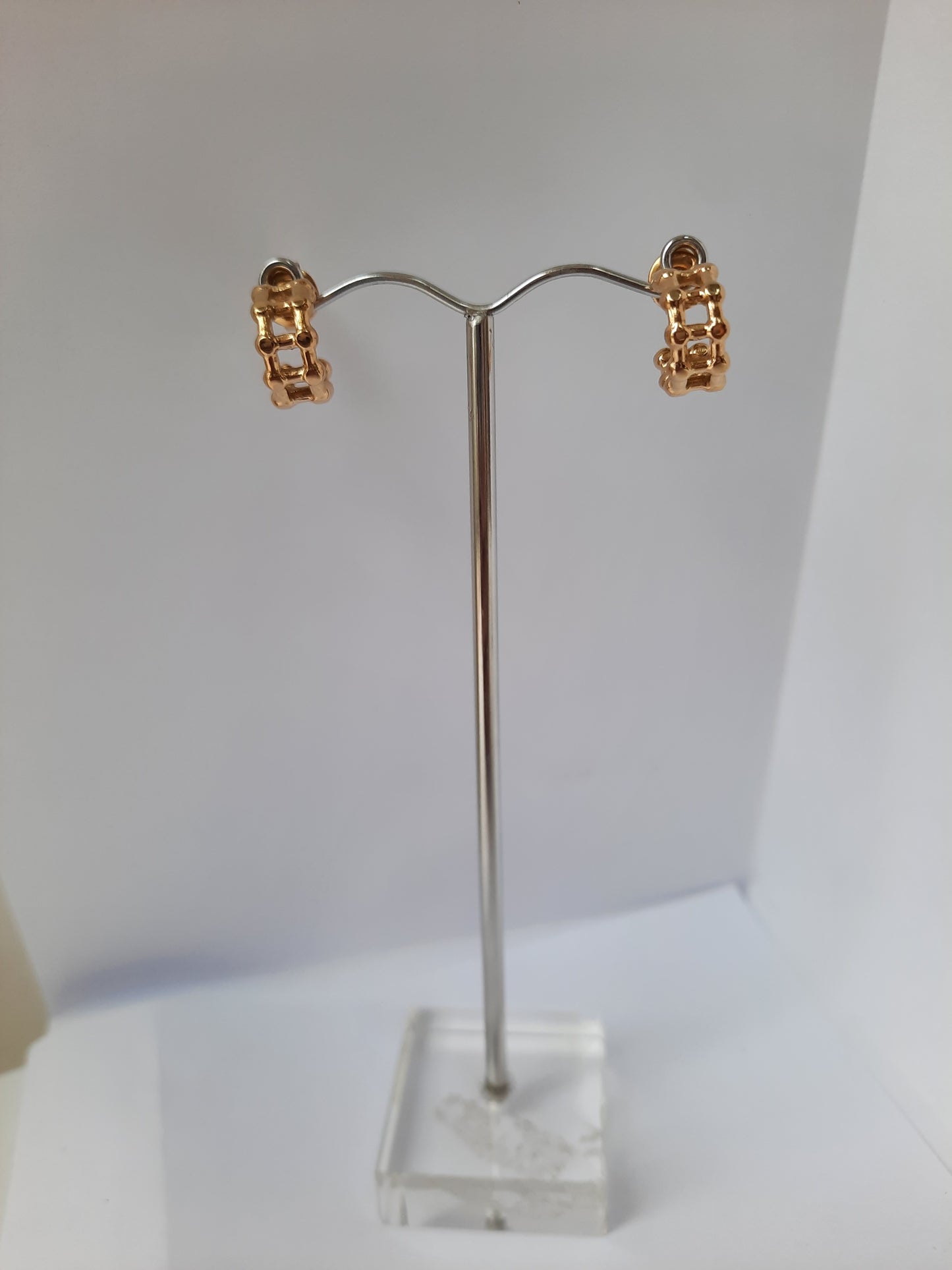 Boucles d'oreilles de type créoles à puces