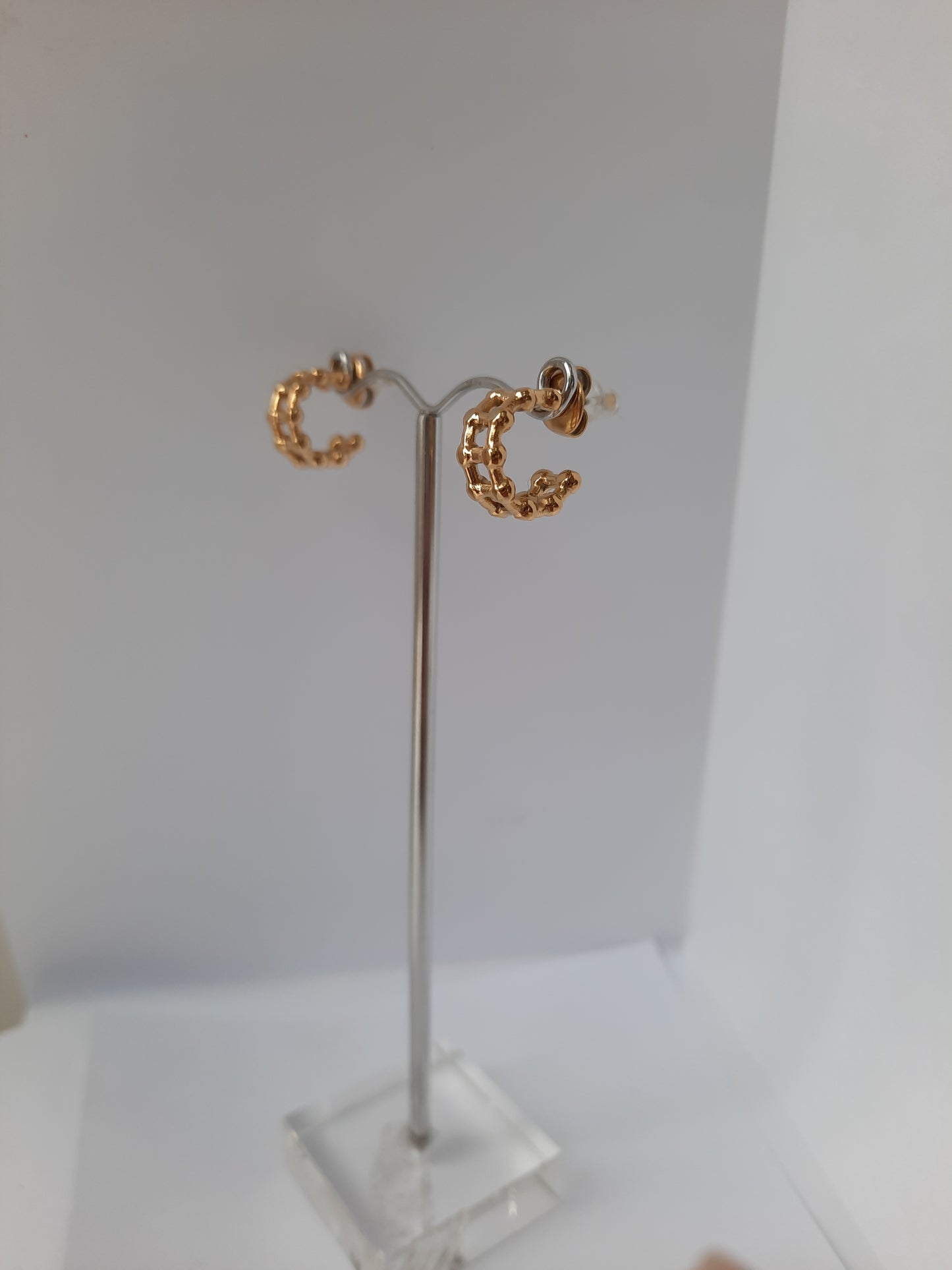 Boucles d'oreilles de type créoles à puces